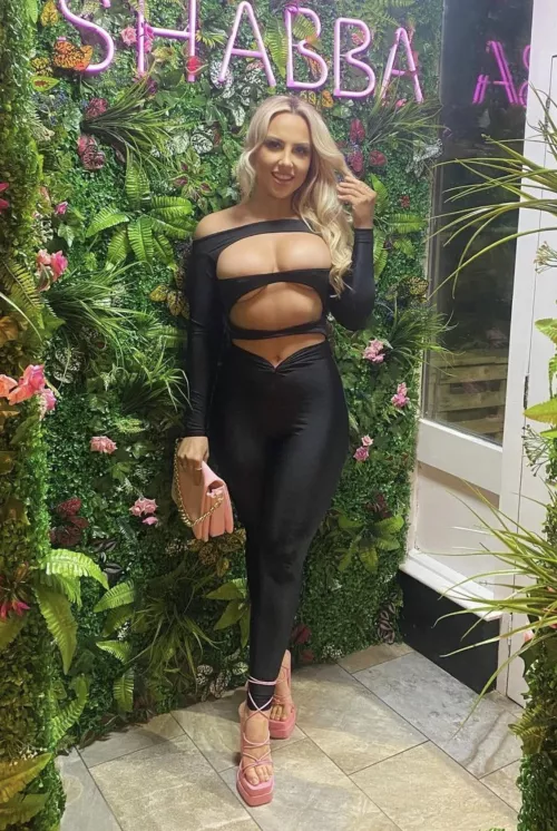 Jordan defo couldn’t go to a wake in that little black number!