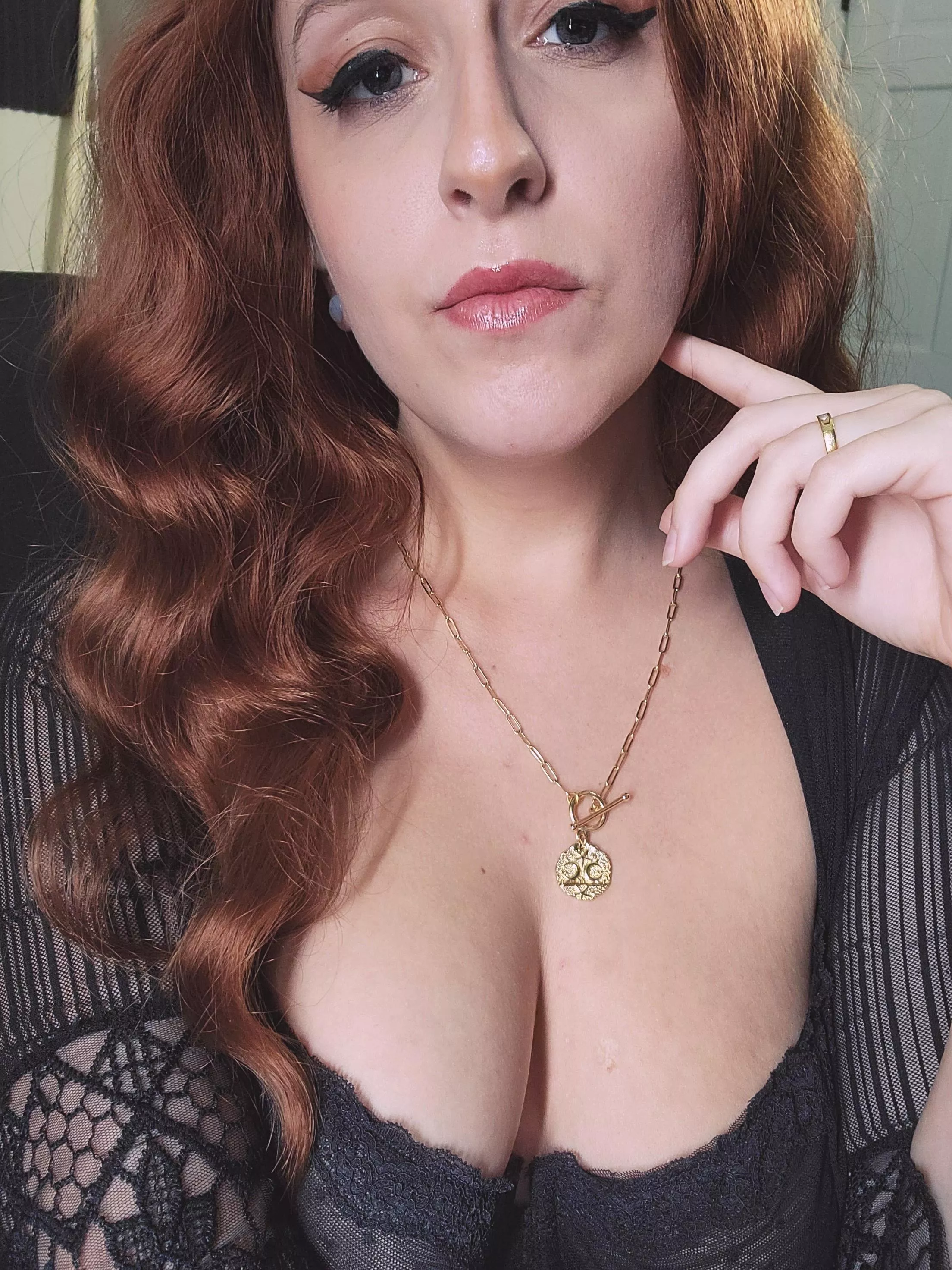 Just make sure I'm driving a better car than your wife, and I'll keep fucking you ♡