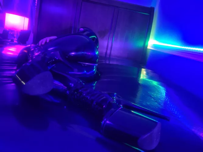 latex on a latex bed, duvet,, sheet, pillows 🥵🥰