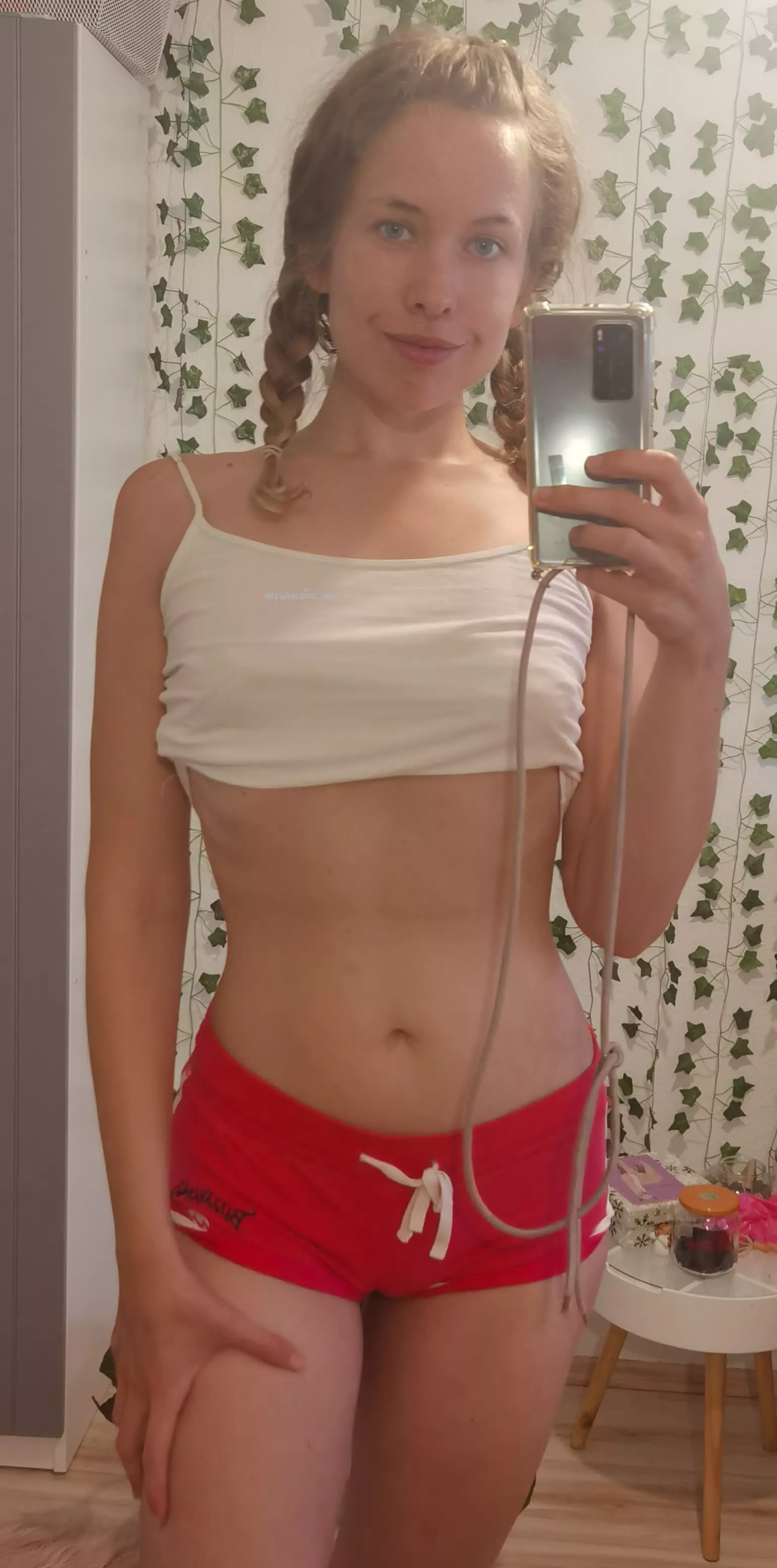 No bra needed ✌️