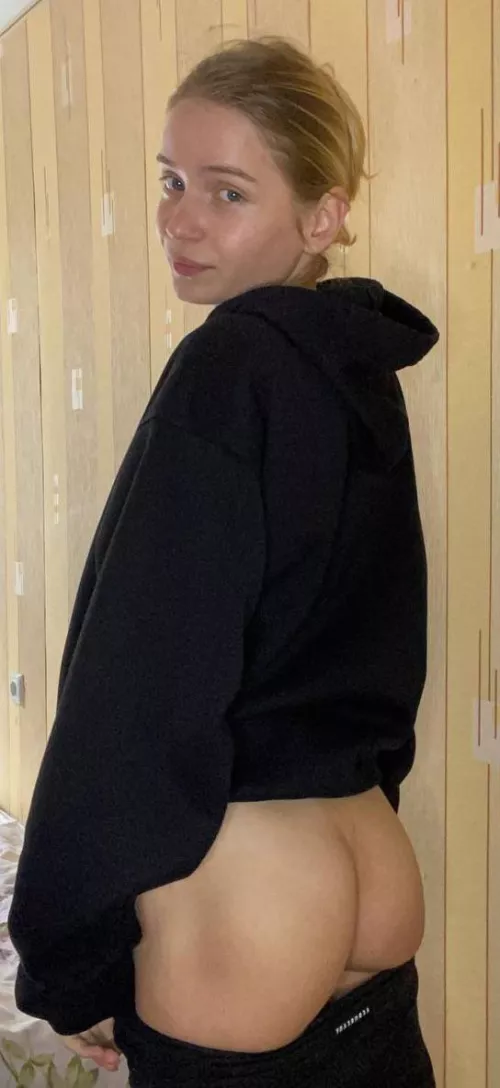 Please caress me from gentle to hard 👇