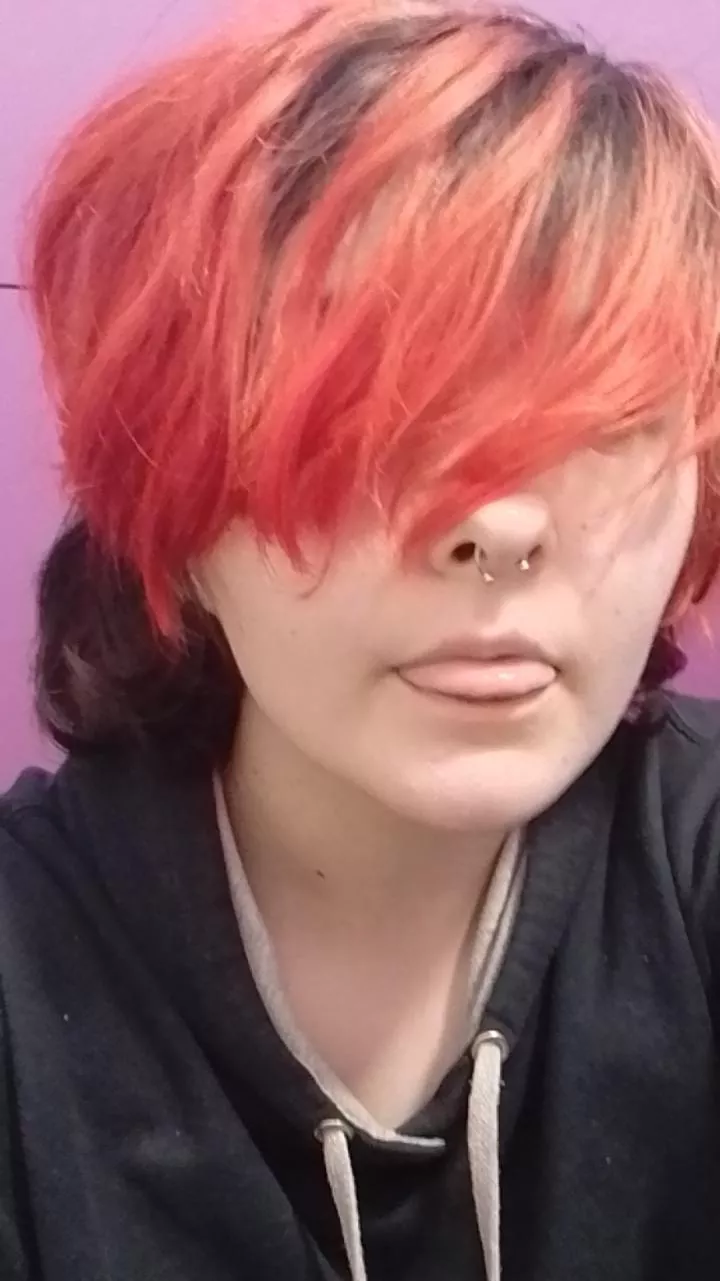 so who's gonna come ruffle my floof ? 🏳️‍⚧️💕(he/him)