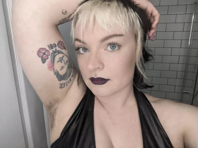 today I forgot deodorant my natural odour is smells so good!!