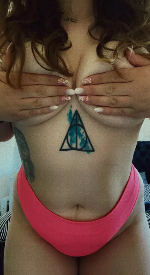 Topless And wearing underwear is some of my favourite photos to take 😈 curvy pole dance and aerialist 🤸🏼‍♀️ $6.66 sub 💗 customs, booty, tits, teasing, dress up 😈 link in comments 💗