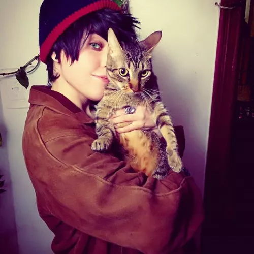 would you date an emo boy? also say hi to my cat <3