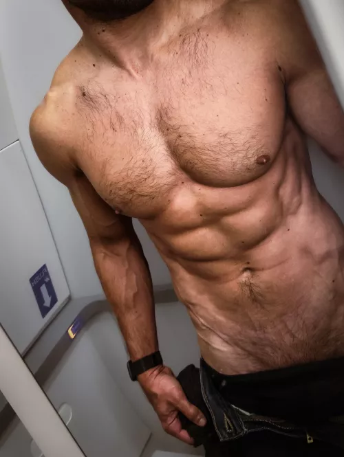 [40] Are bathroom selfies more interesting when they’re in a plane??