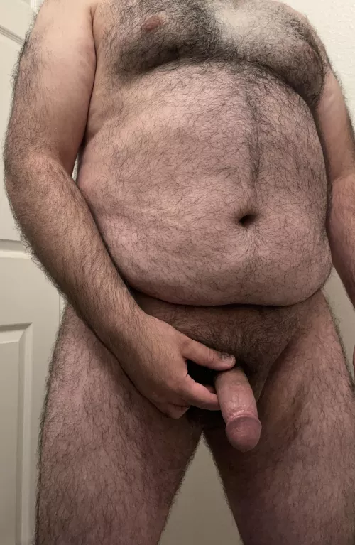 42 (M) I hope I please some of you here and maybe turn you on a bit 😉. I would love to hear what you think of my body, know that I will be touching myself to your comments. DMs are always open for anything.