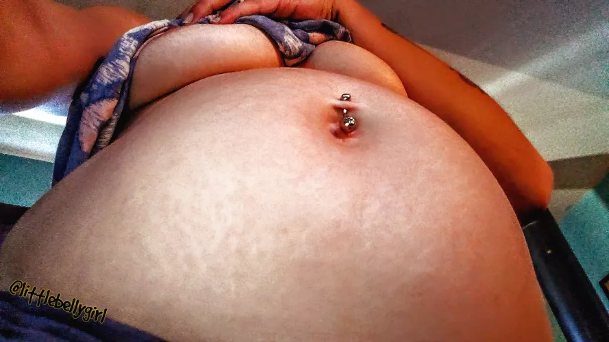 anybody like da stretch marks here...? kinda tentative to post here with all the lovely women who also post 😶🤍🤌🏻