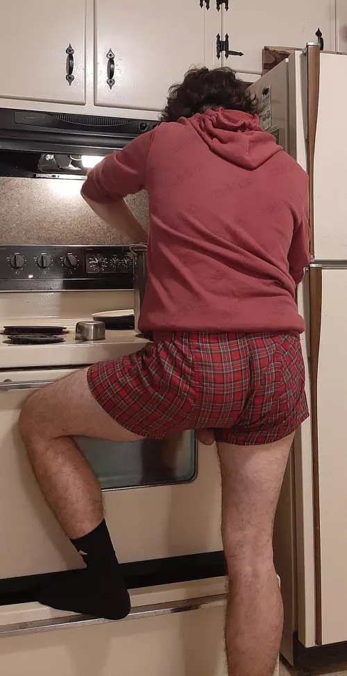 Baking in boxers! (cooking up the apple pie filling) 🍎 🥧