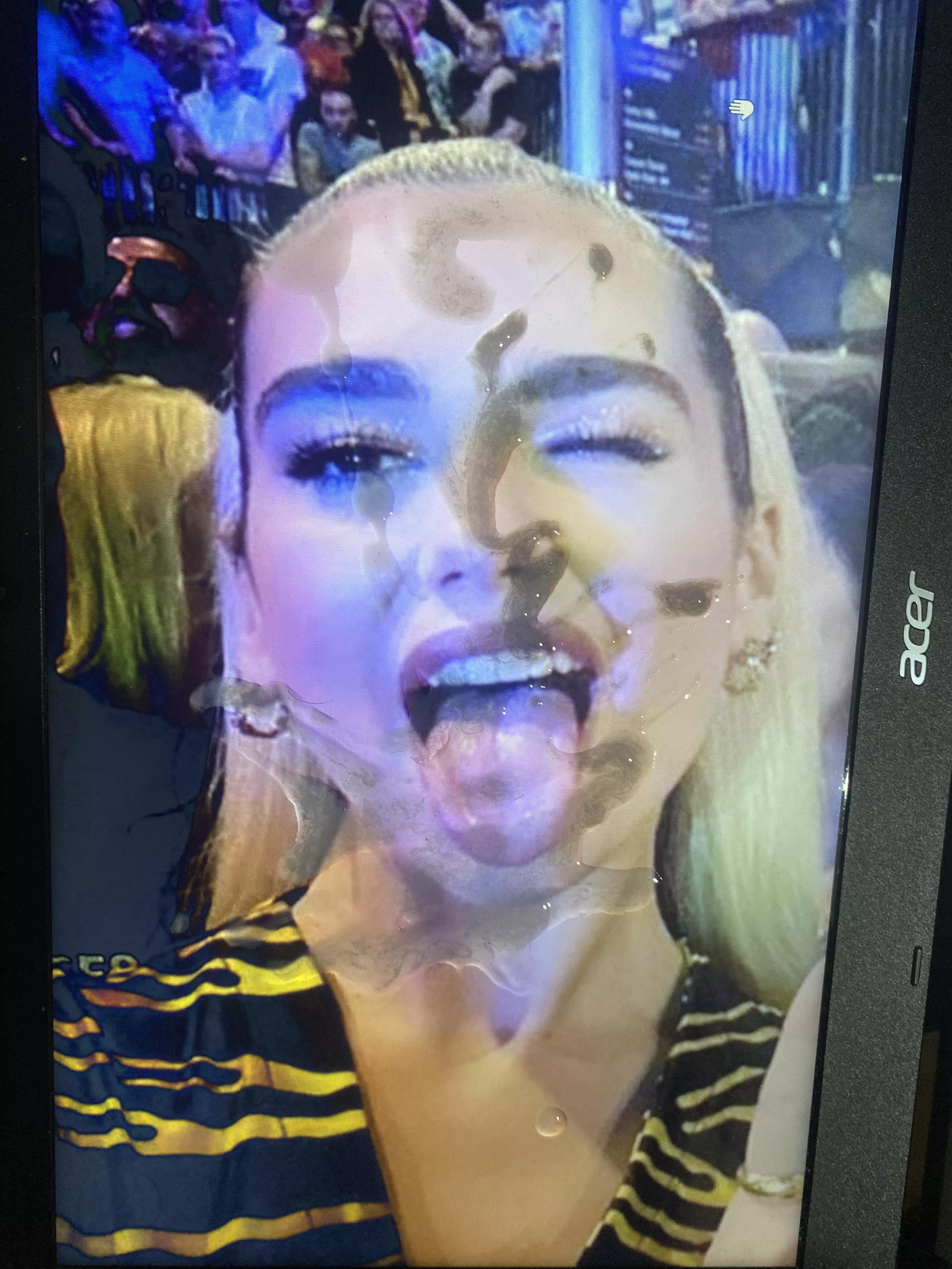 Dua Lipa cum tribute