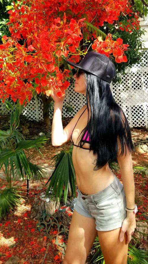 [F] Bout ta Smoke 💭💭💭 r/Tropical_Kay