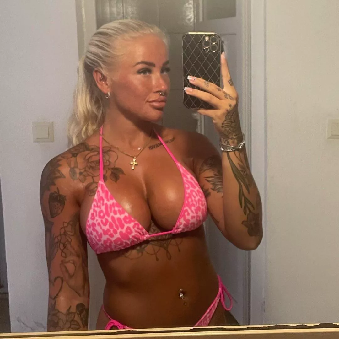 Faye’s big juicy tits