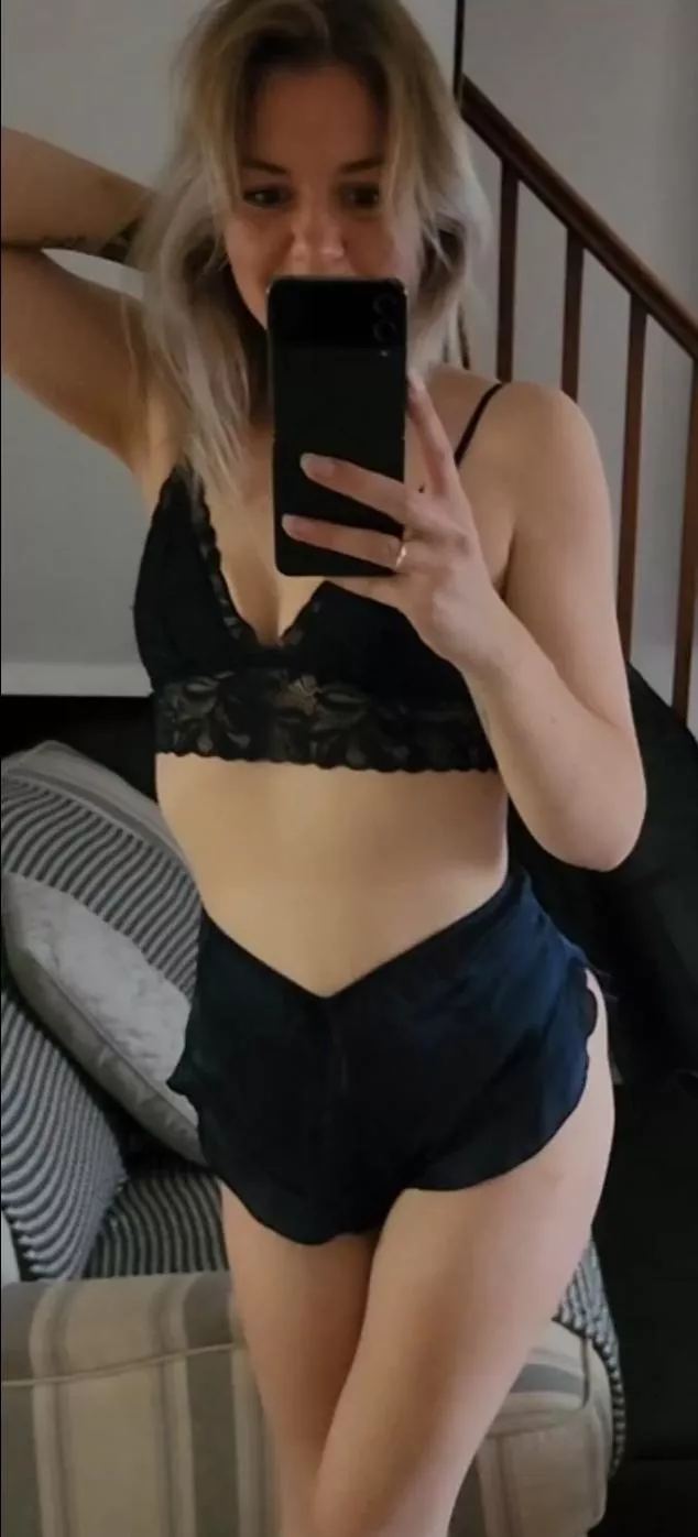 Feeling blue 😜🖤[f][31]