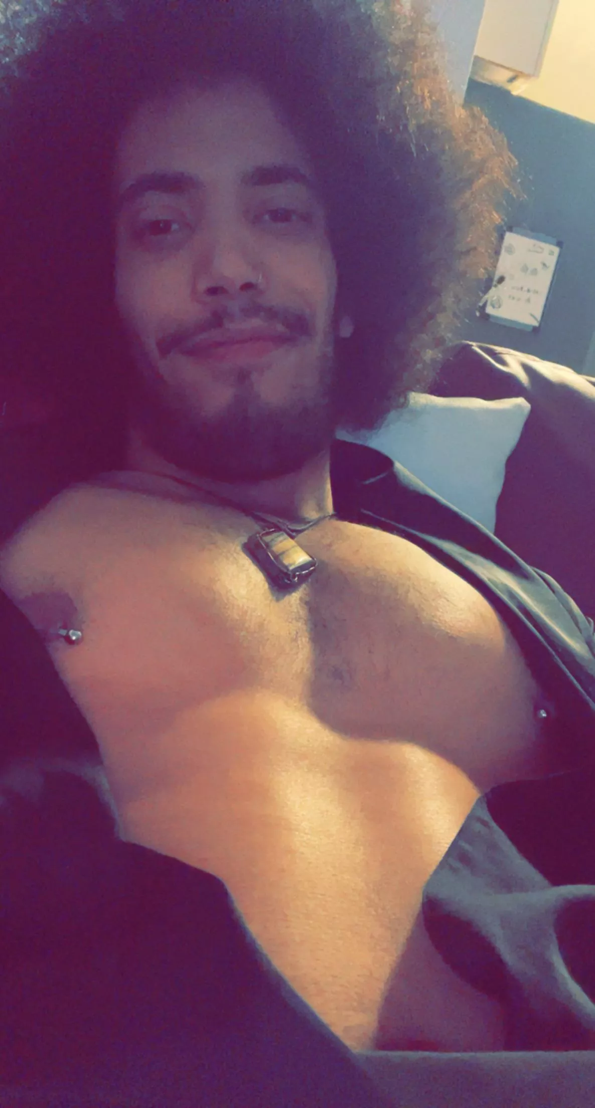 First post on reddit with a face.. 💋 anyone else in a cuddling mood?