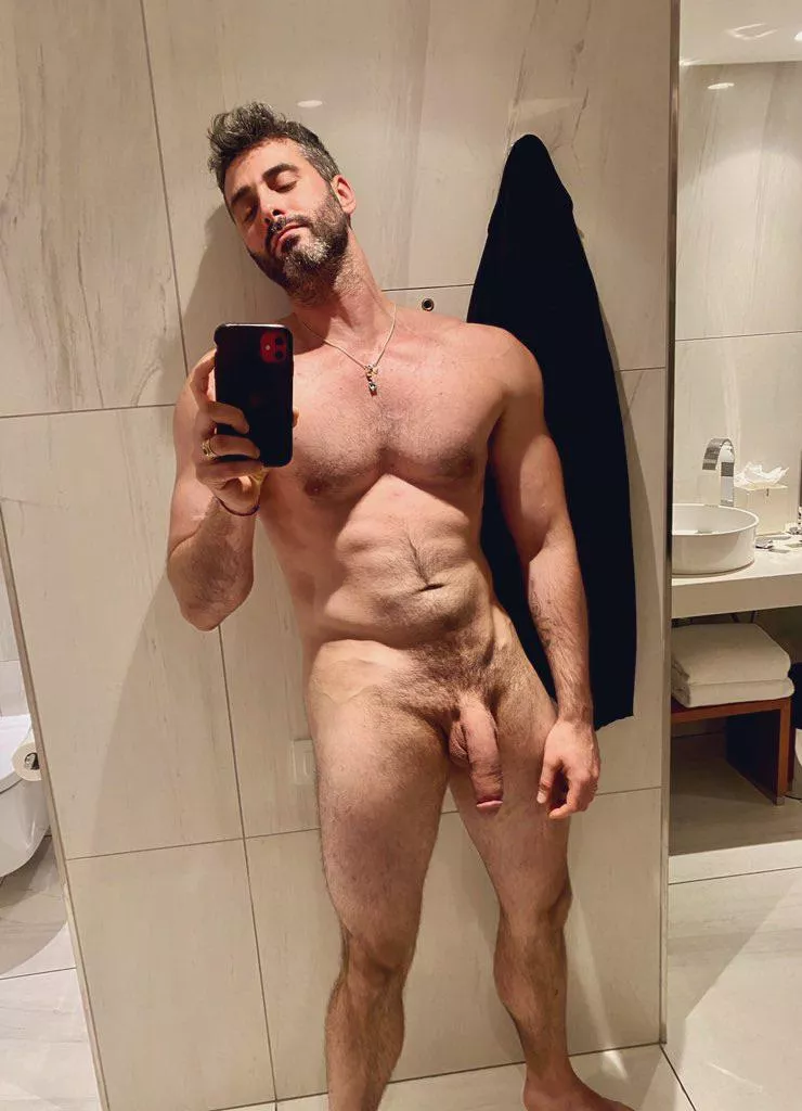 Flew from the USA to Paris and needed to take my clothes off 🫢