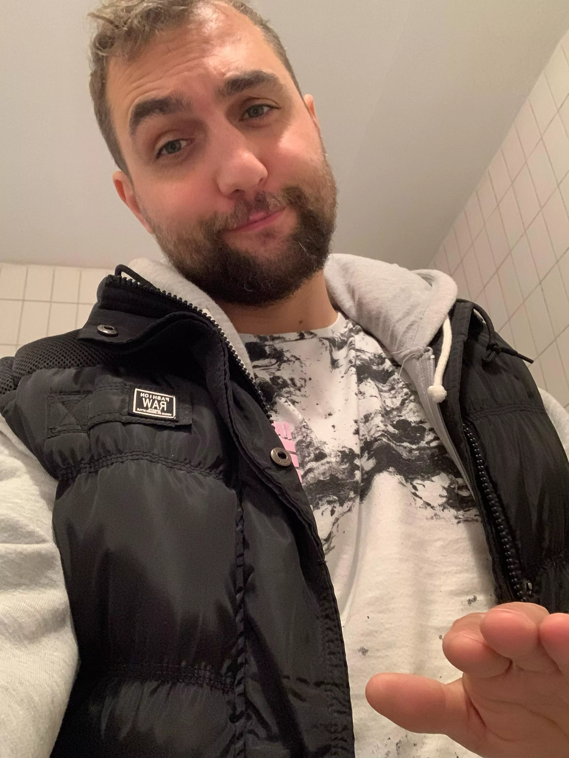 Gooood boi good one (the way I try to pet you)