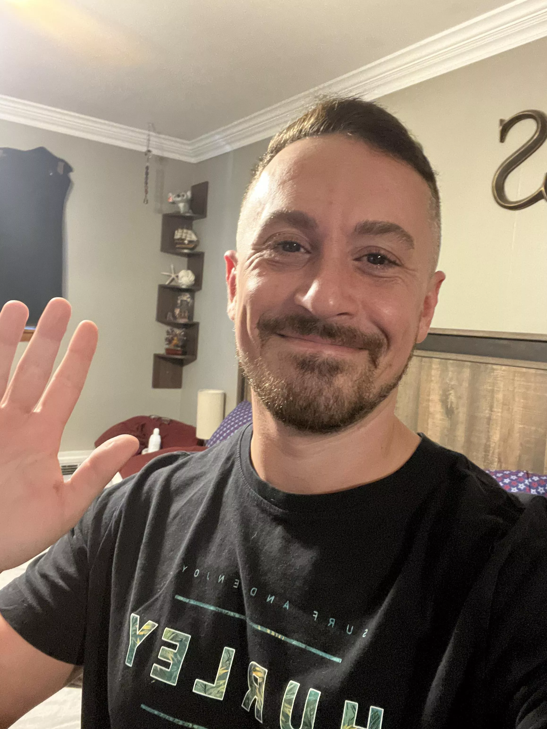 Hi🫣. I’ve never posted before 🤦‍♂️🌈. Hope everyone is enjoying their evening 🌖