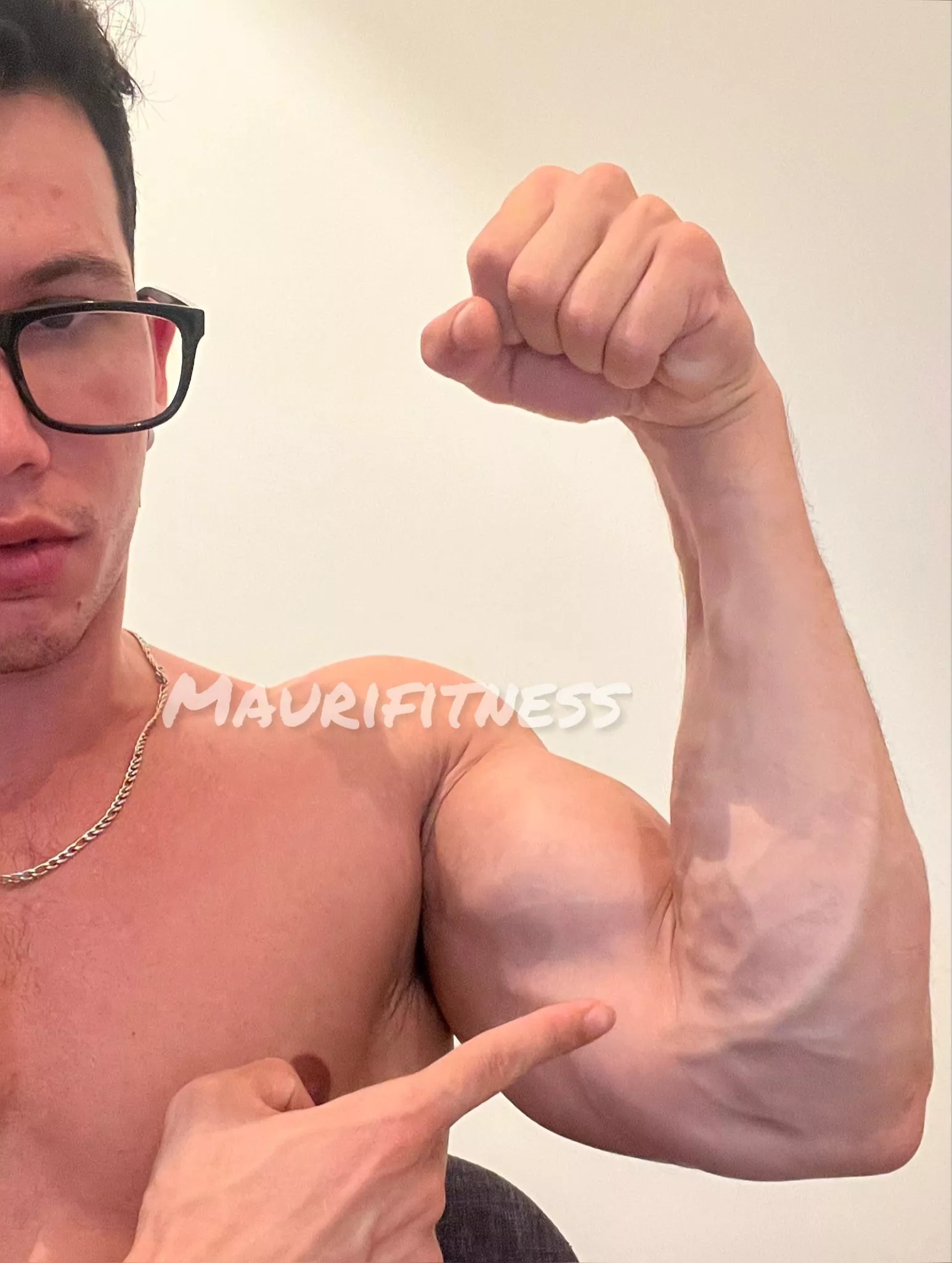 I think there's a little arm in my veins 🩸🥵