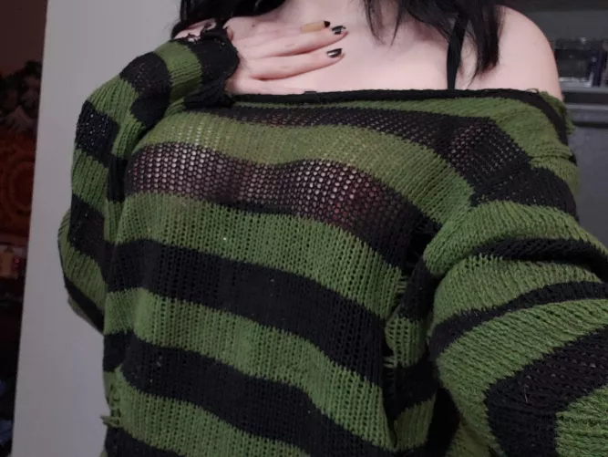 Idk if I should wear this shirt out and about 🤨