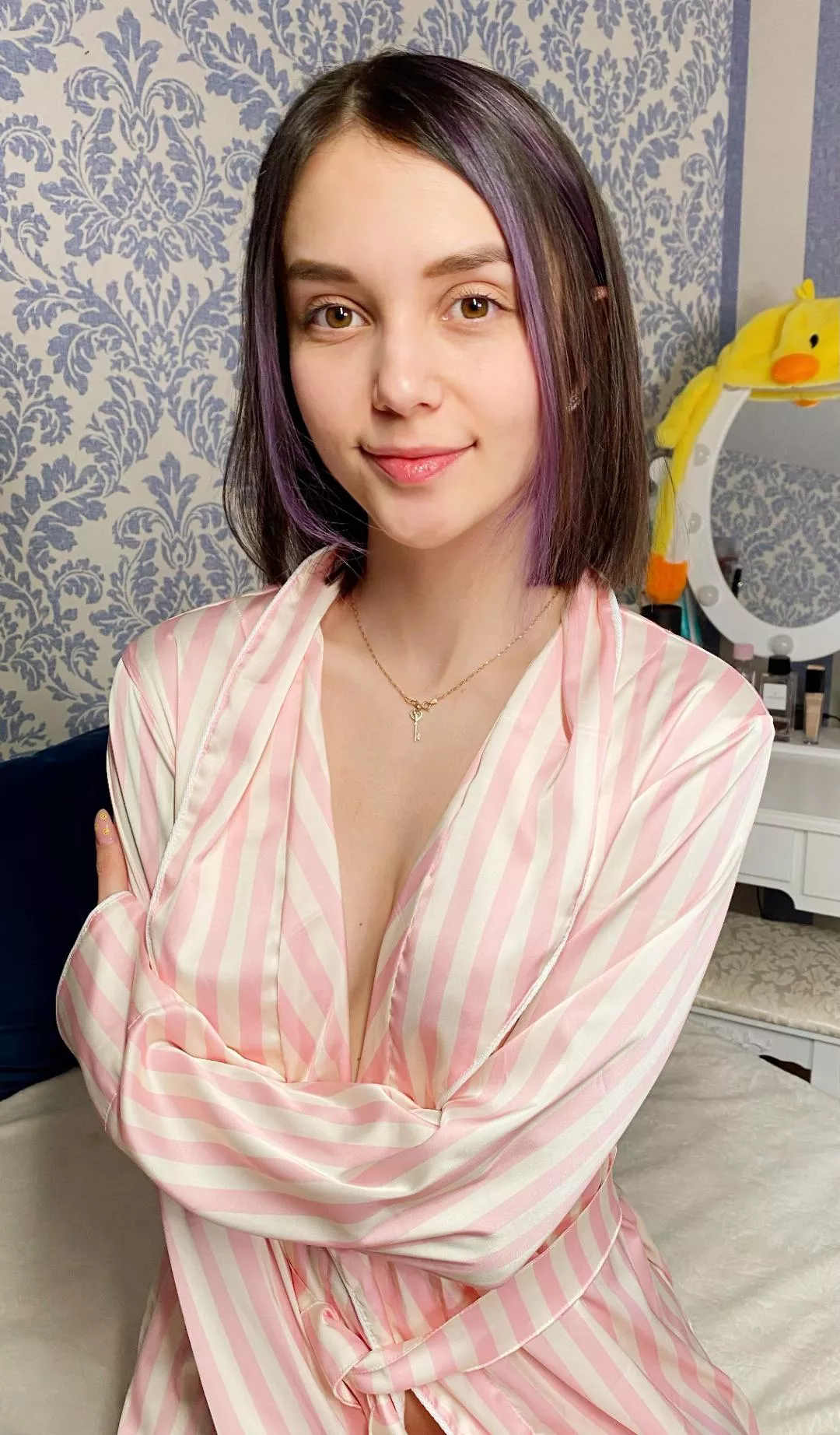 if you noticed me, hello 😊