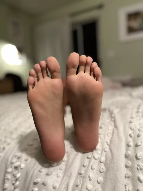 I’m new to sharing my feet, are they cute enough for you?🥺🙈