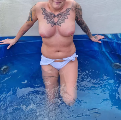 It's a bit cold outside. Would u join me in the hot tub