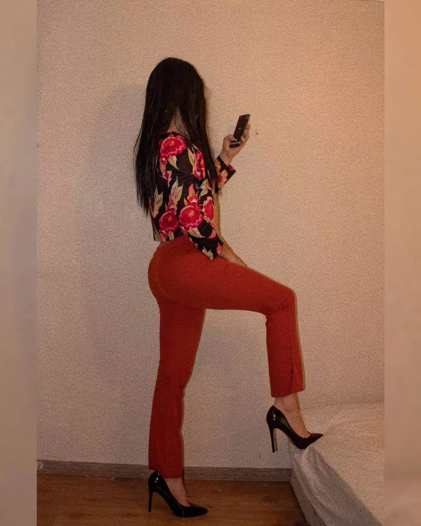 it's to cold outside today , I can't wear a skirt...