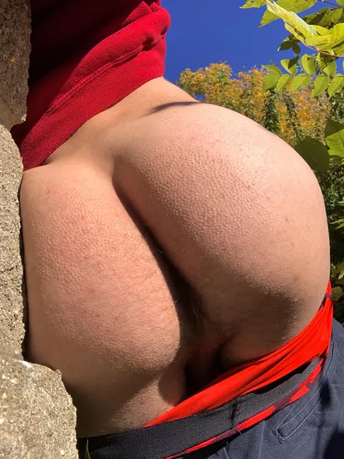 Just a straight booty that loves to show off passing thru