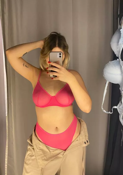 New lingerie... Daddy should appreciate 😍💙