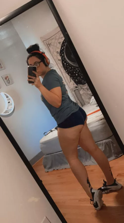 [selling] my sweet and sweaty scent 💞 3 day wear for $35, add ons available & fetish friendly