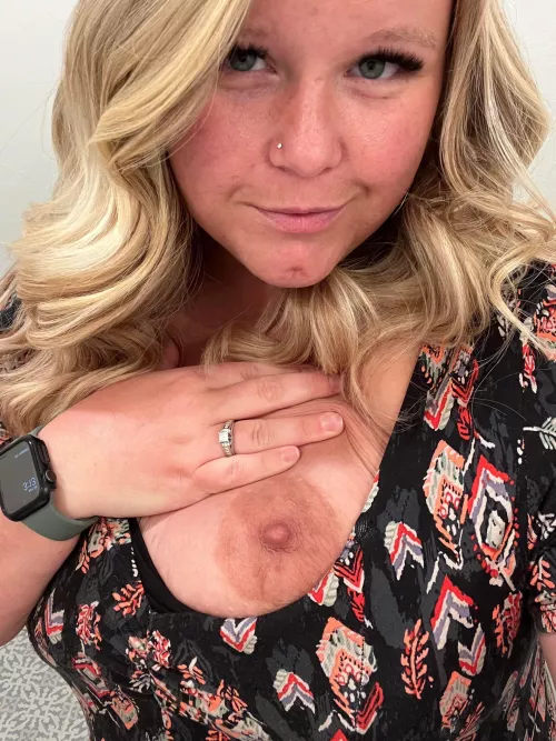 Take me in the bathroom at a party while my hubby isn’t around 😈