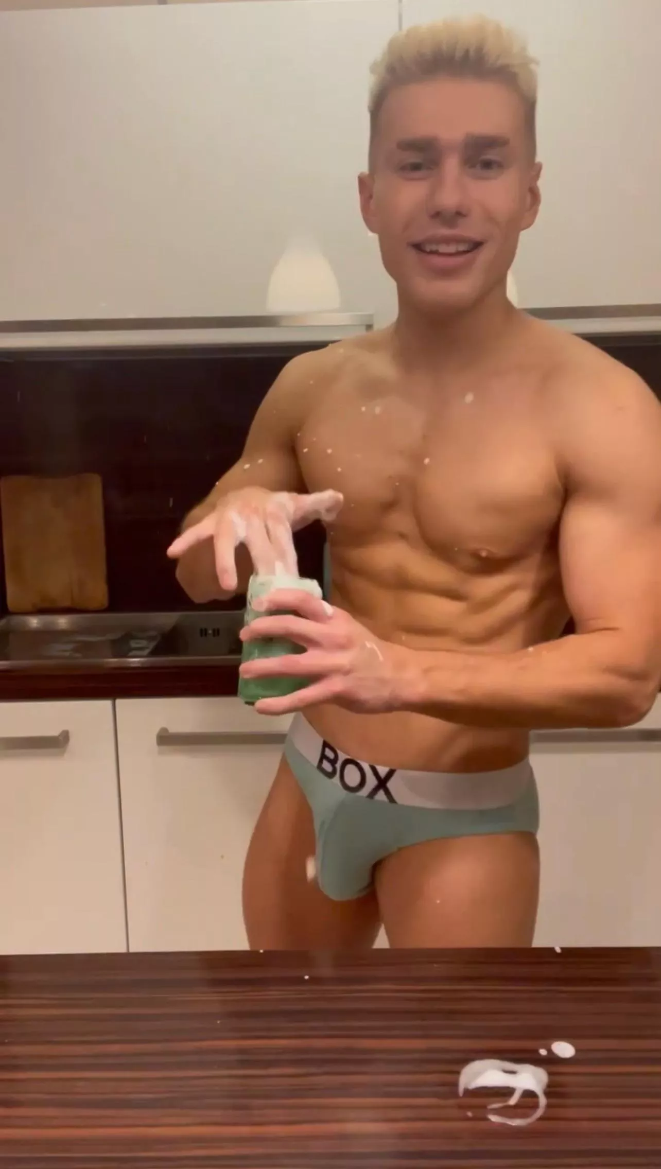 Washing the dishes😁