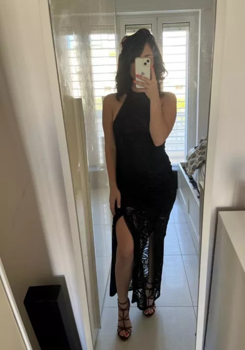 29 [F] Hotwife getting ready to be used by new bull