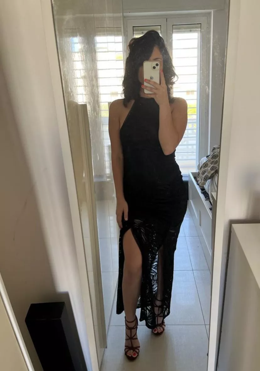 29 [F] Hotwife getting ready to be used by new bull