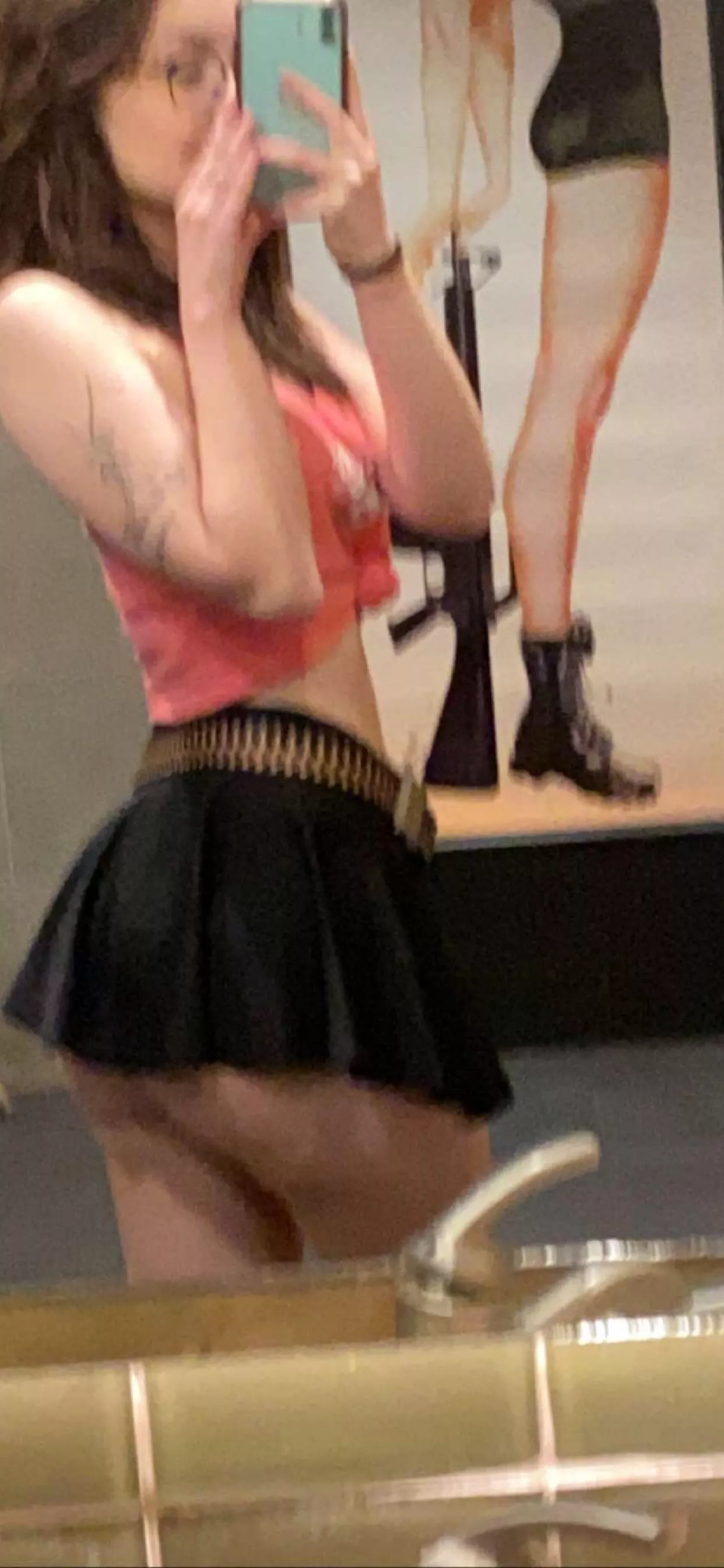 Cum fuck my tiny body ;)