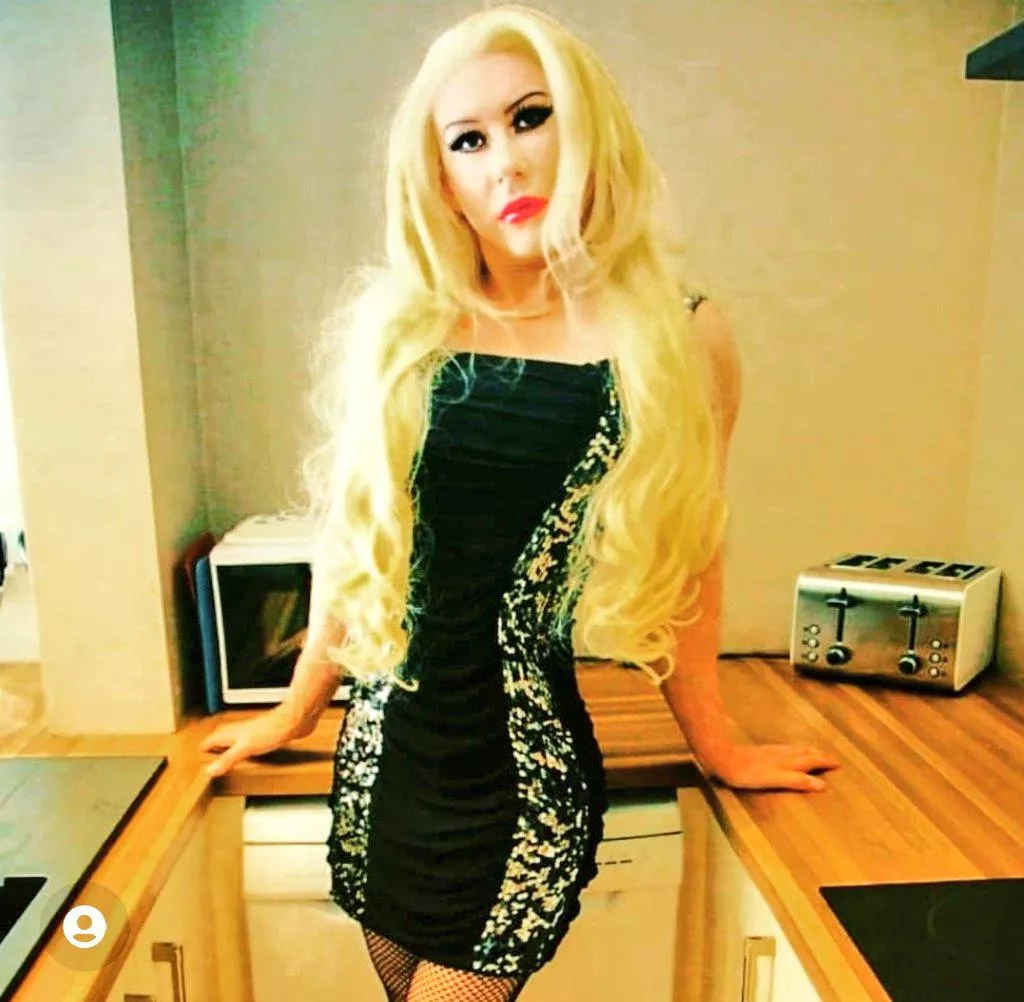 hey guys if you like a blonde TS with a BIG suprise then my onlyfans is for you www.onlyfans.com/jennalarosa