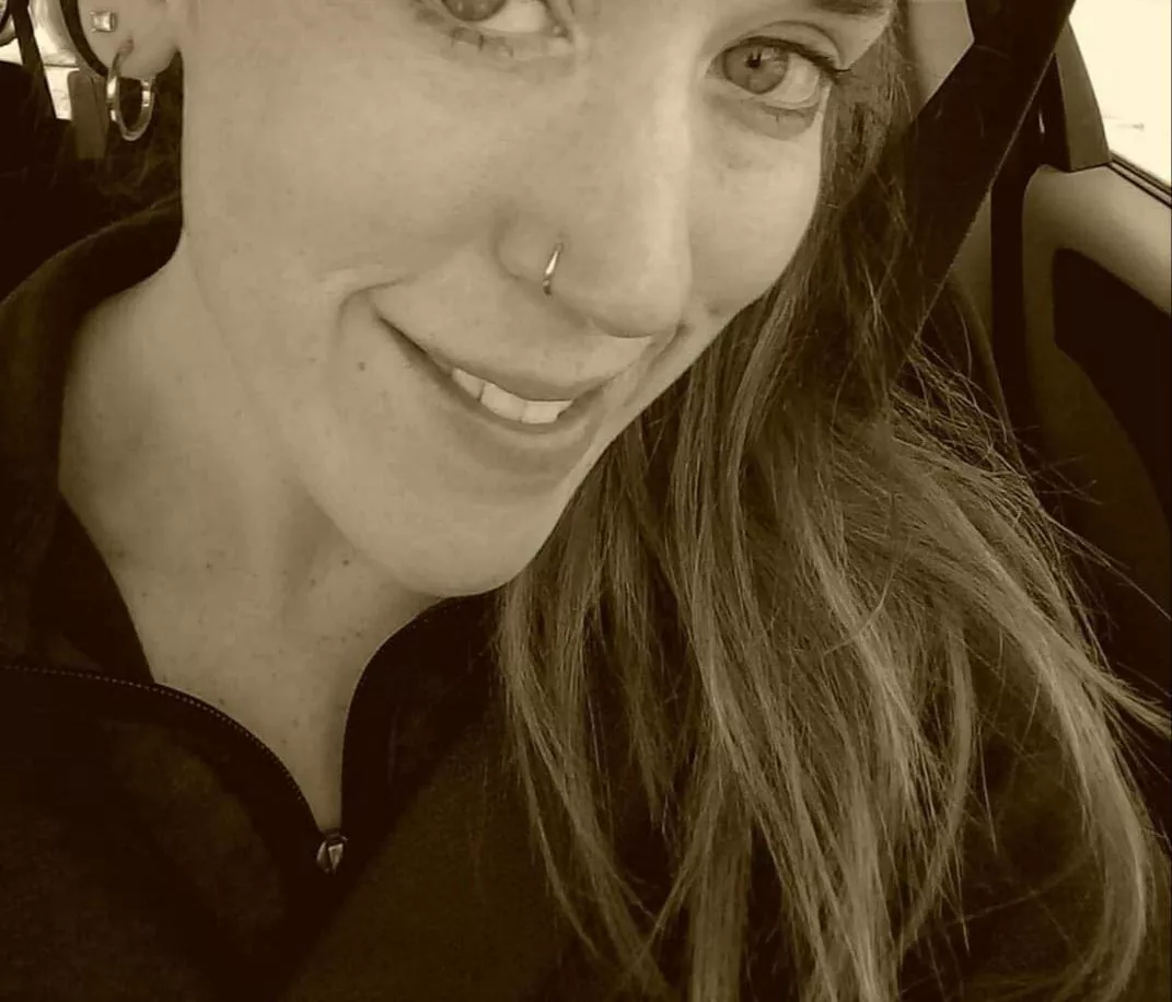 Hey! Need some tributes done to my girl! She loves for me to get them, and show them to her! can talk about her too. kik or snap Coverthewifey