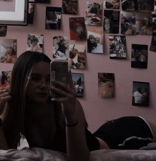 hi👋 im new in reddit, im 18 year old femboy, who like my body?