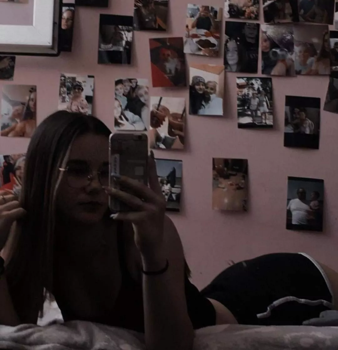 hi👋 im new in reddit, im 18 year old femboy, who like my body?