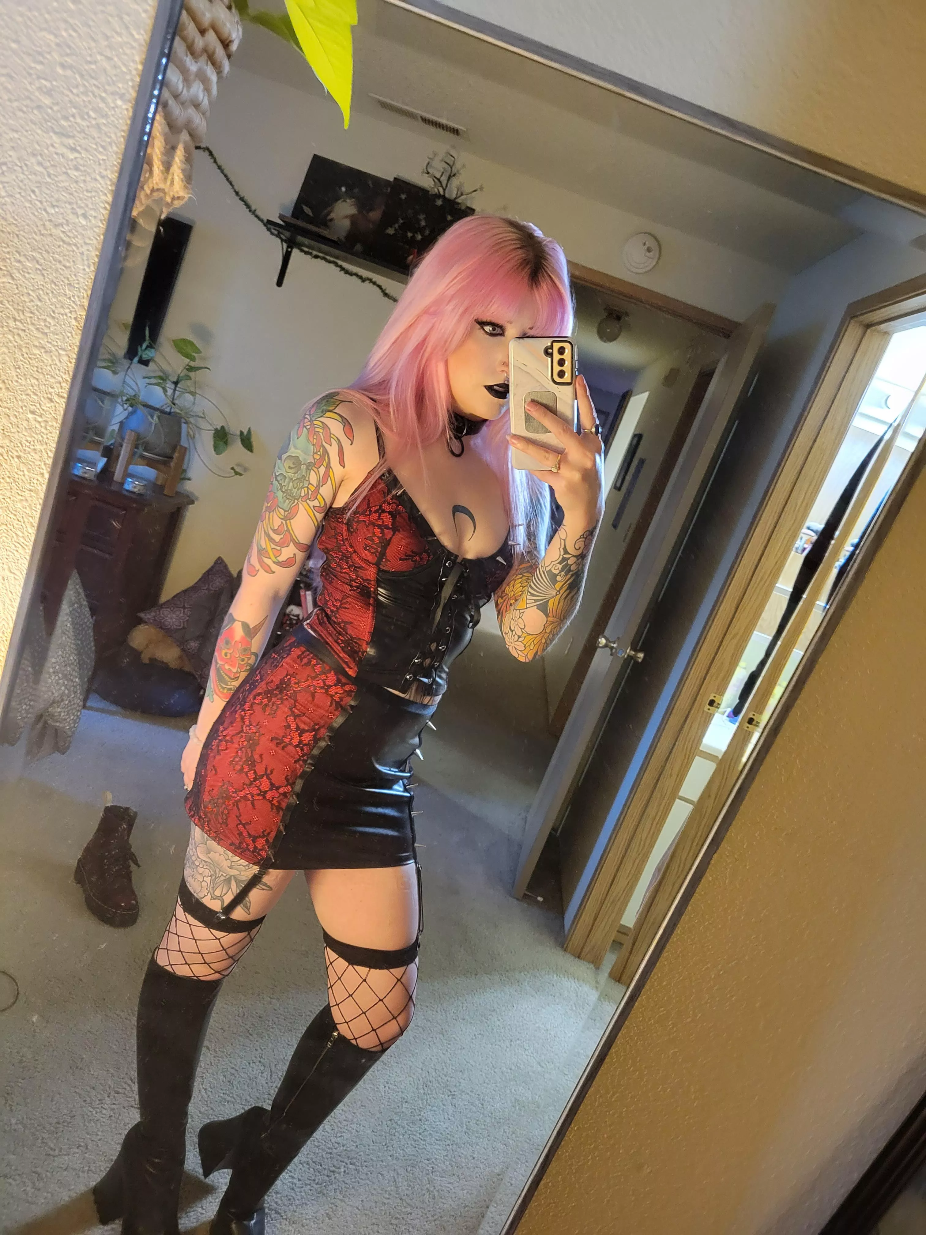 I feel like such a bad bitch in this outfit