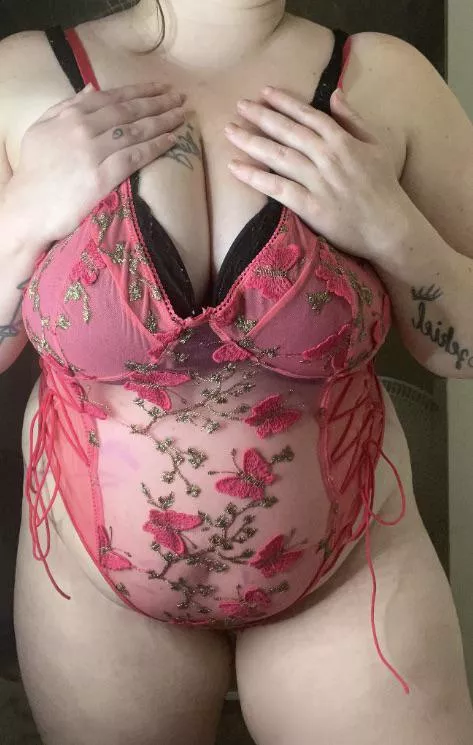 I know I’m a handful, but that’s why you have two hands 😜