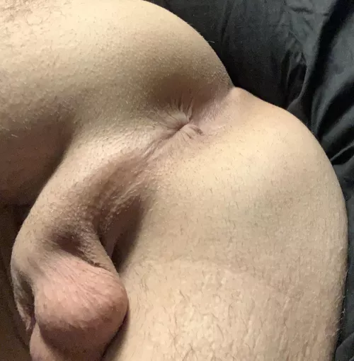 If you’re into a smooth hole and balls… 👀😉 (25 virgin)