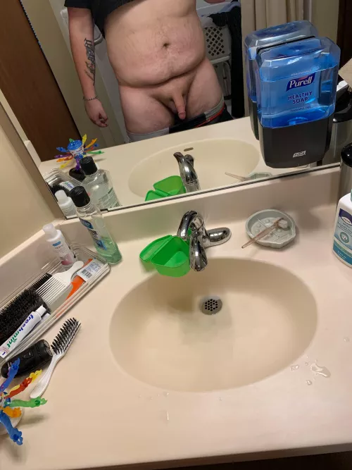 [M] I wish someone would come suck my cock at work😩