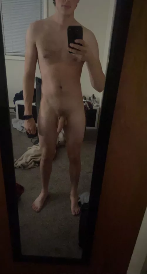 New [M]irror so here’s my (6’5,190lbs) developing body