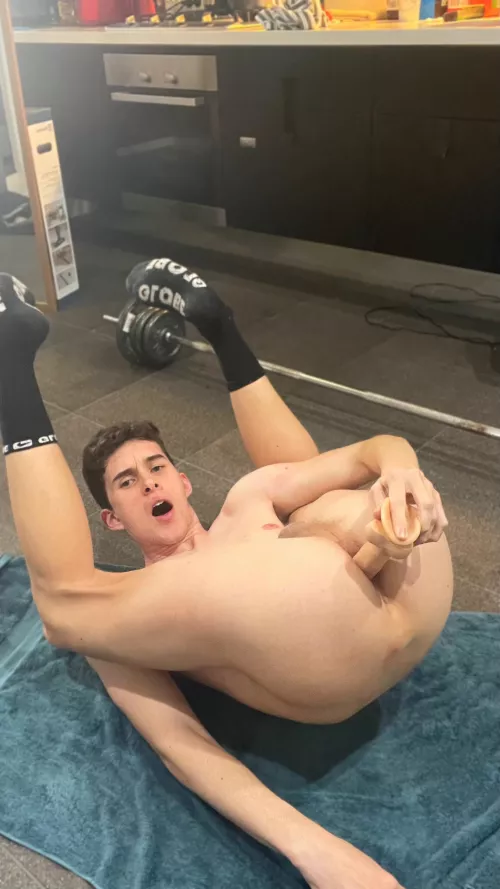 Took a dildo up the ass for the first time ever…it took 40 minutes 🫣🫣