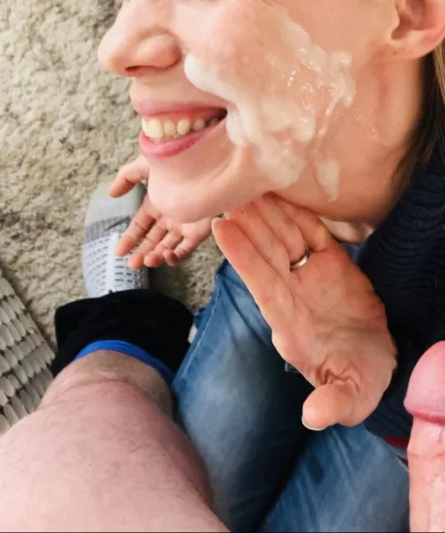 Who likes thick facials? 💦💦💦