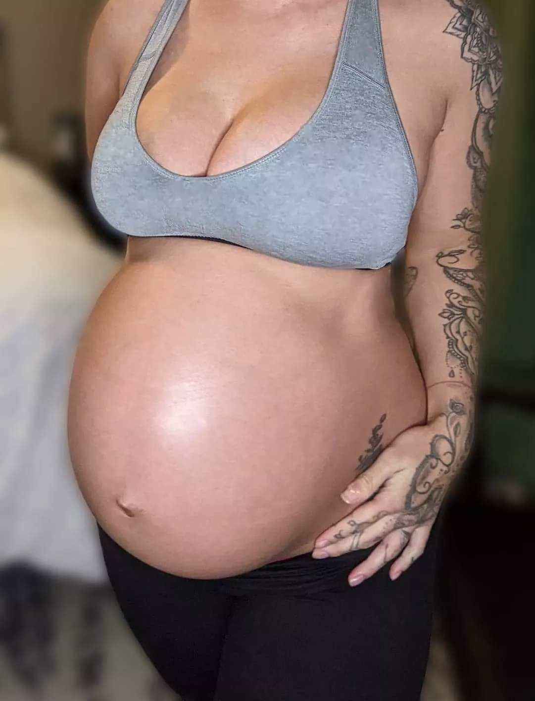 38 weeks! I need some help to get undressed please 🙂😇