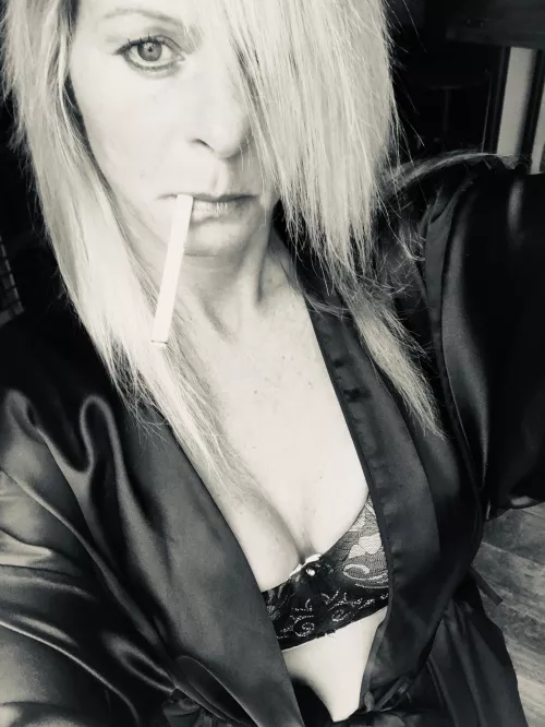 A sexy dangle for you 💋