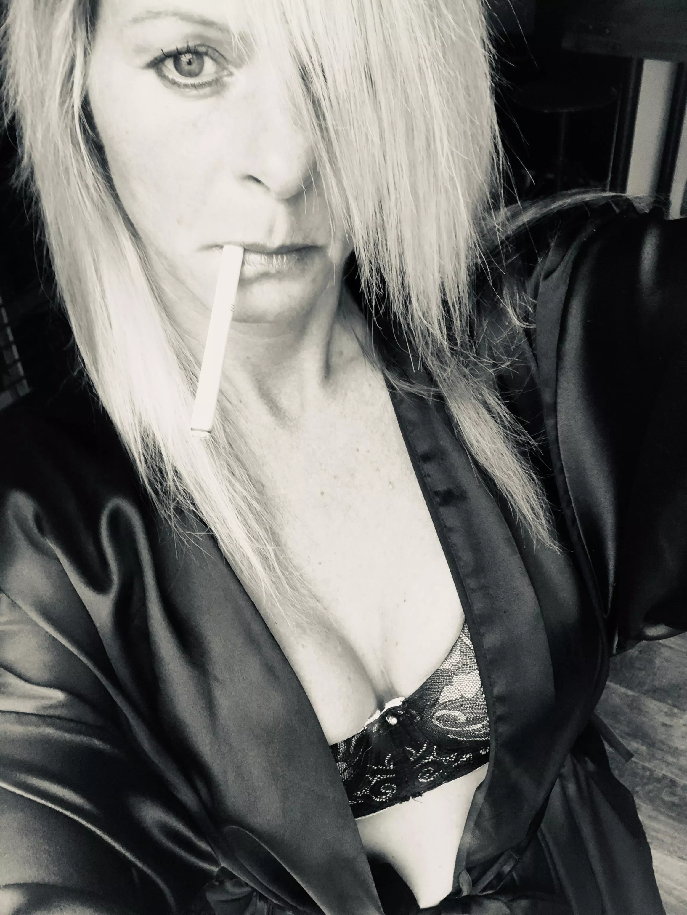 A sexy dangle for you 💋