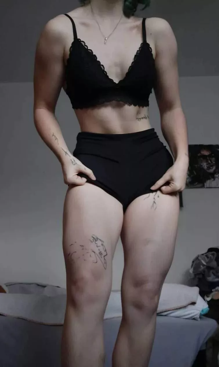 Anyone here to appreciate my skullcrushers?🥺 Alt 18 y.o girl with passion for iron and ropes😜 Wanna see all my tattoos and piercings?❤️